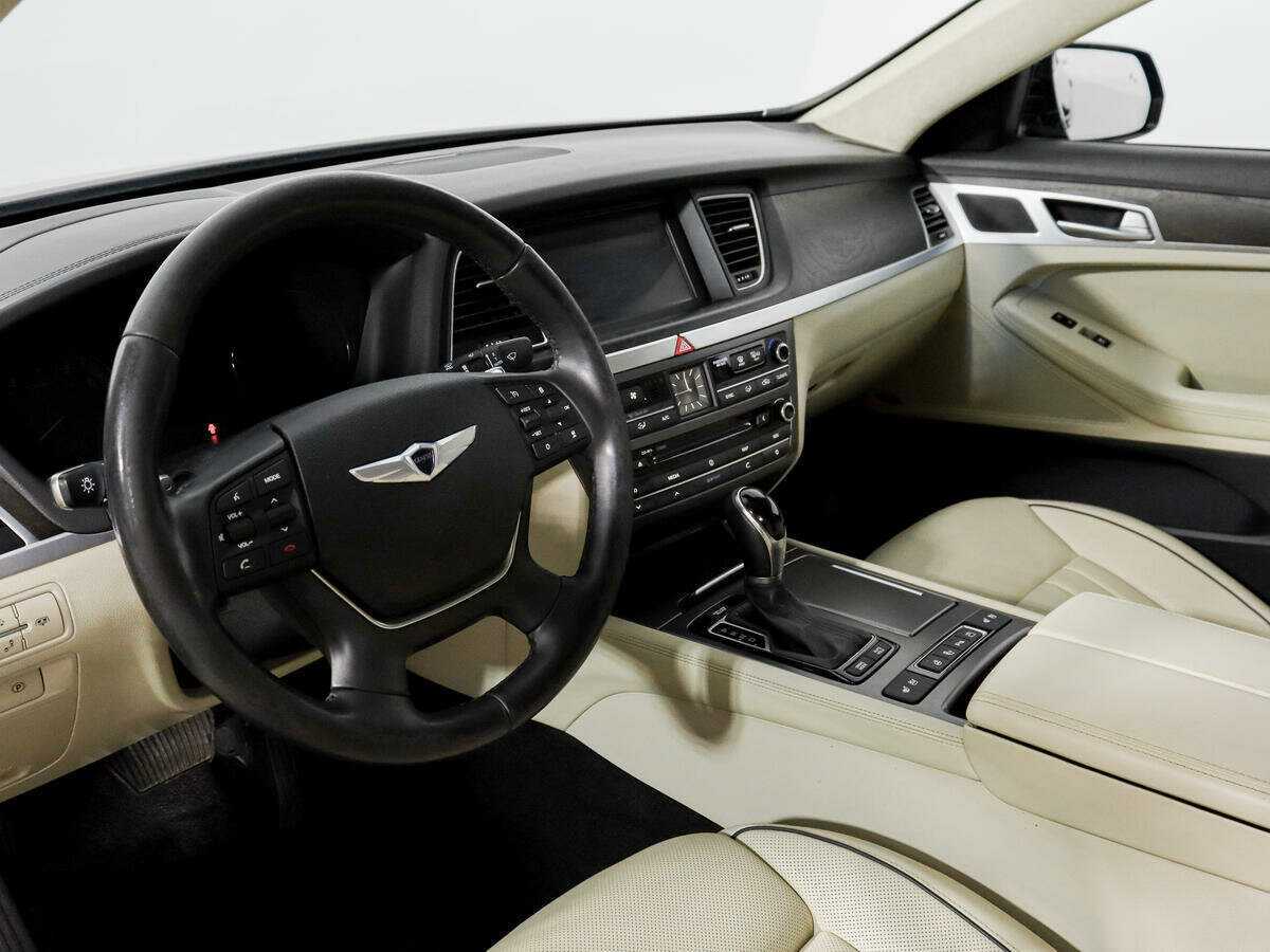 Hyundai Genesis с пробегом — 2015 год. Фото: #7