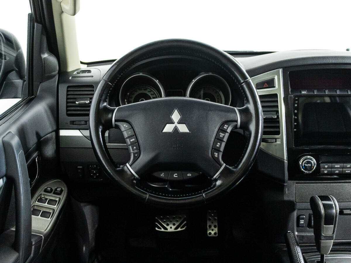 Mitsubishi Pajero с пробегом — 2015 год. Фото: #16