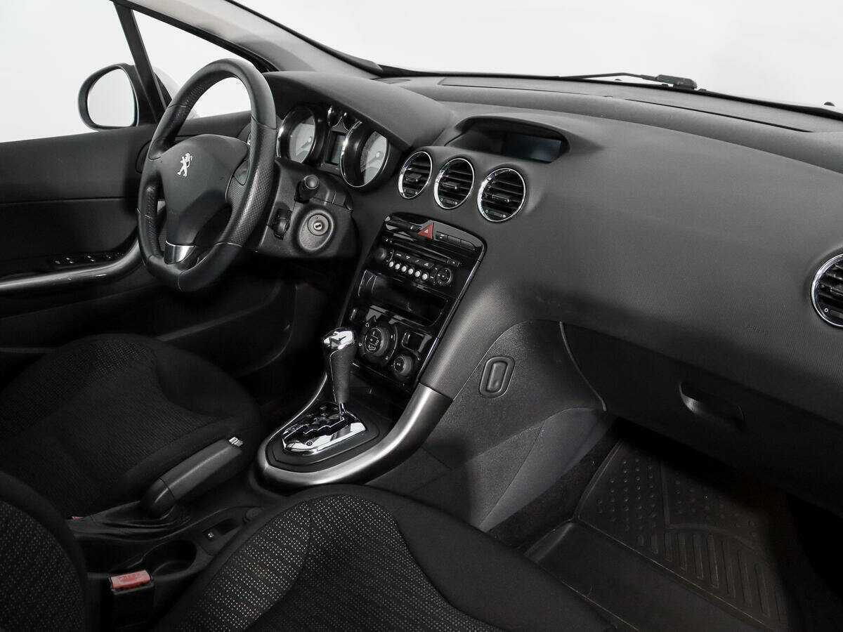 Peugeot 308 с пробегом — 2012 год. Фото: #10