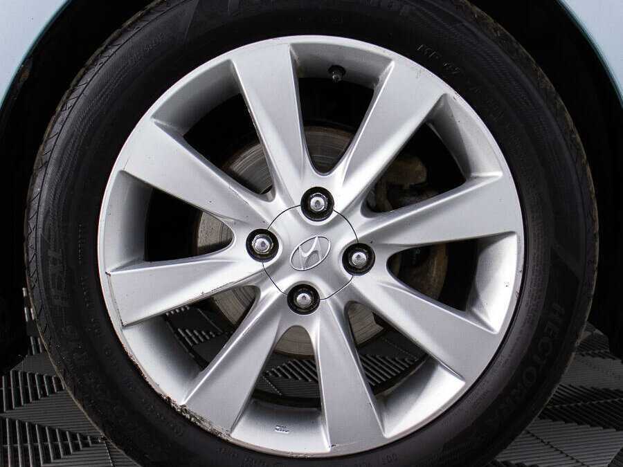 Hyundai Solaris с пробегом — 2012 год. Фото: #16