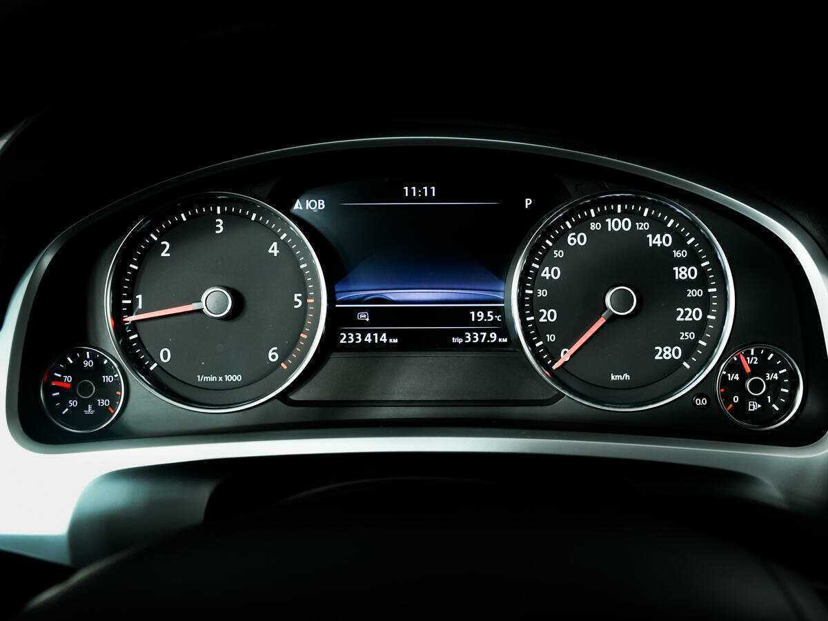 Volkswagen Touareg с пробегом — 2012 год. Фото: #9