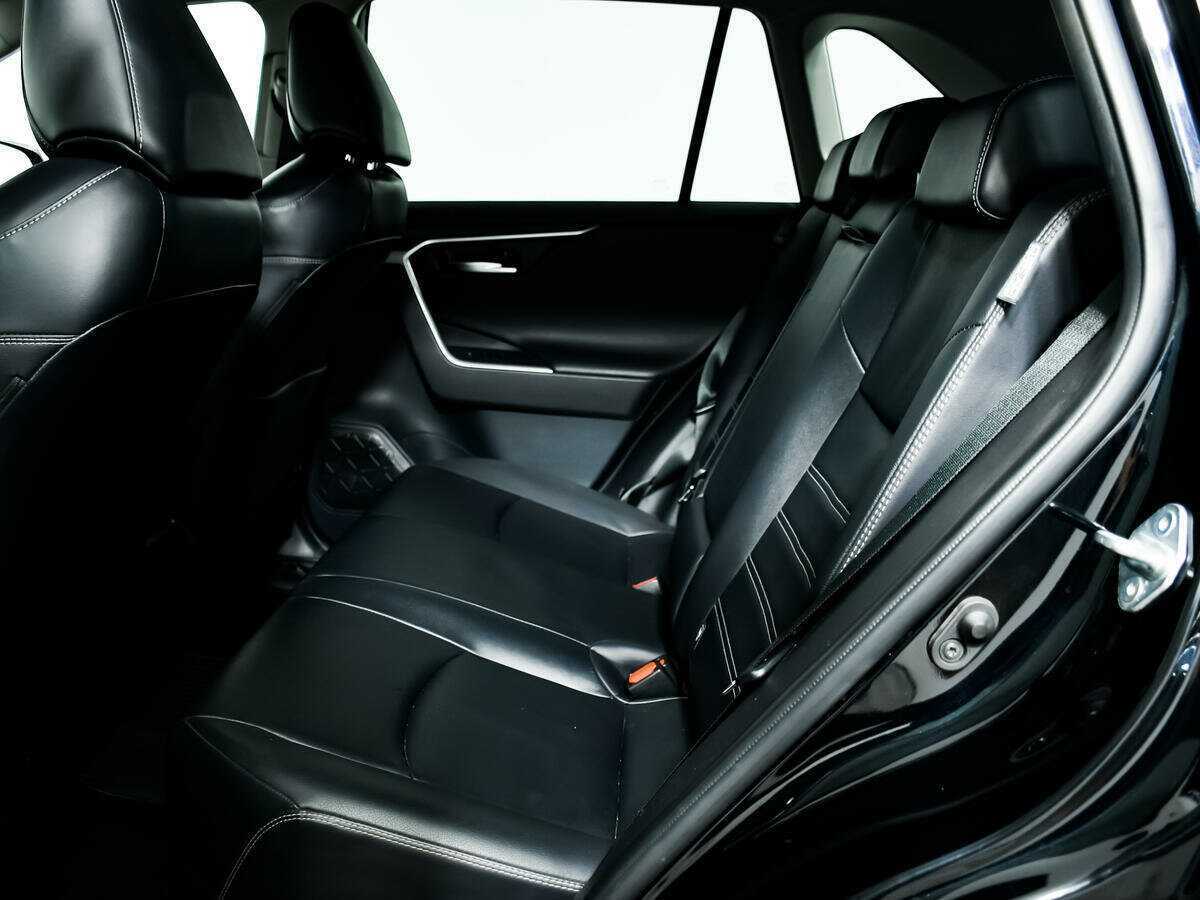 Toyota RAV4 с пробегом — 2020 год. Фото: #11