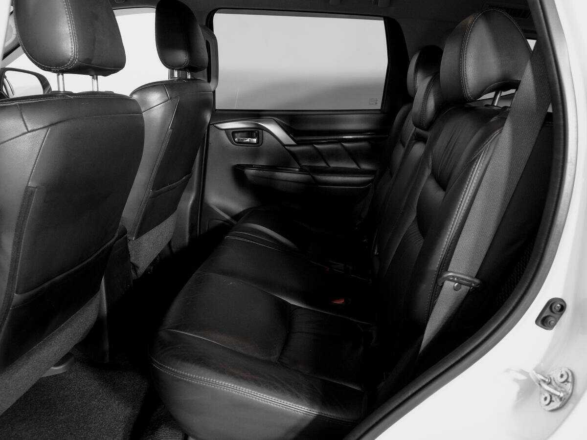 Mitsubishi Pajero Sport с пробегом — 2018 год. Фото: #9