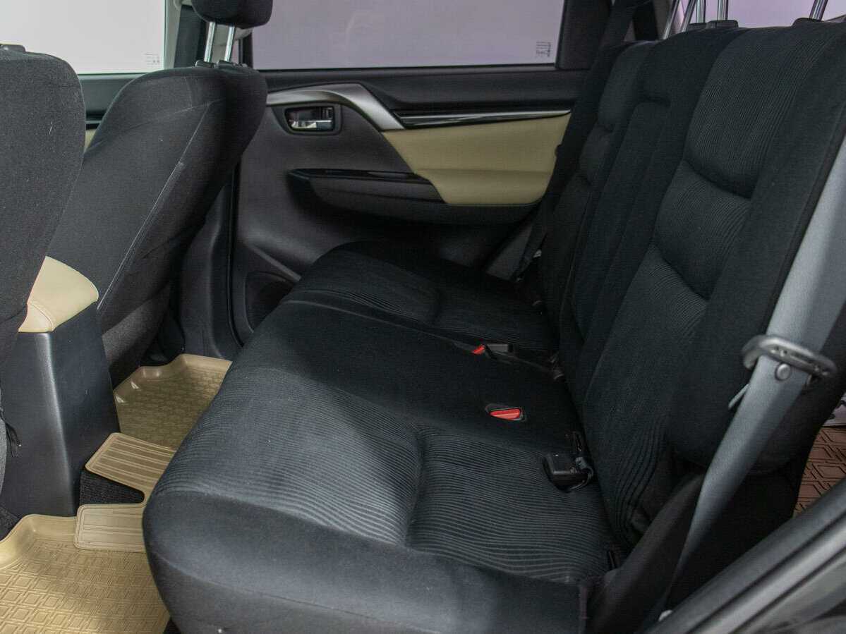 Mitsubishi Pajero Sport с пробегом — 2017 год. Фото: #11