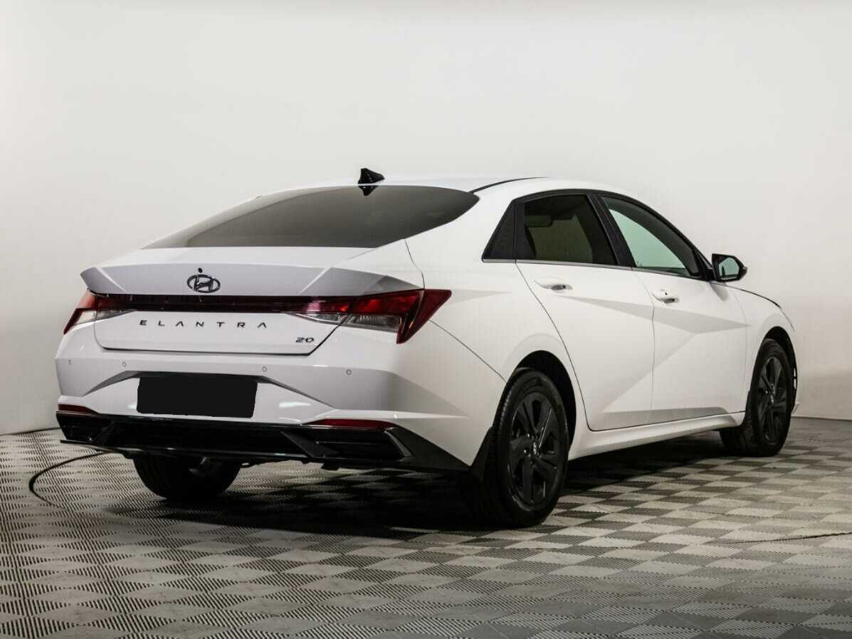Hyundai Elantra с пробегом — 2021 год. Фото: #3