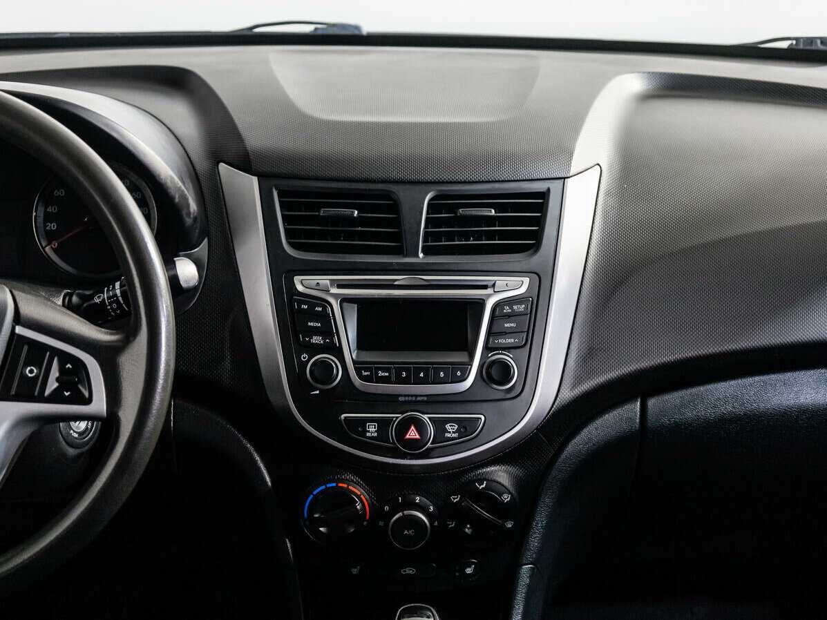 Hyundai Solaris с пробегом — 2014 год. Фото: #14