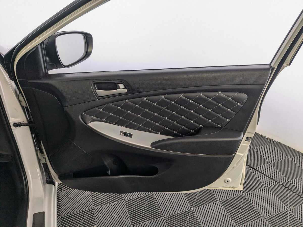 Hyundai Solaris с пробегом — 2015 год. Фото: #19