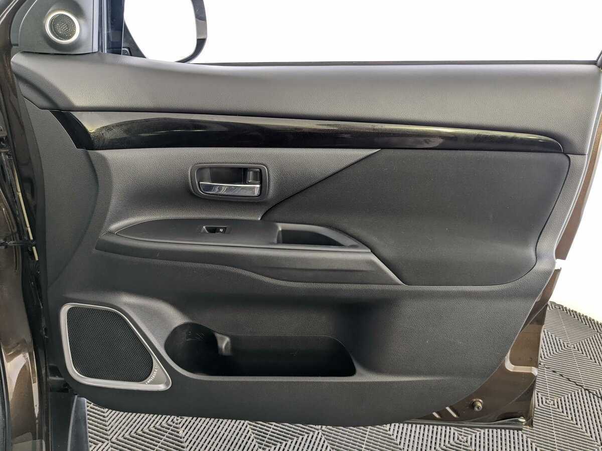 Mitsubishi Outlander с пробегом — 2022 год. Фото: #14