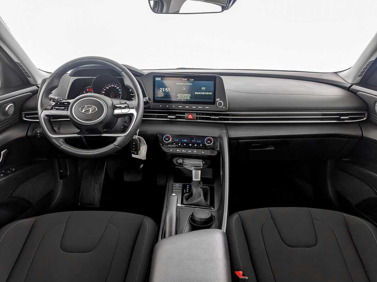 Hyundai Elantra с пробегом — 2021 год. Фото: #11