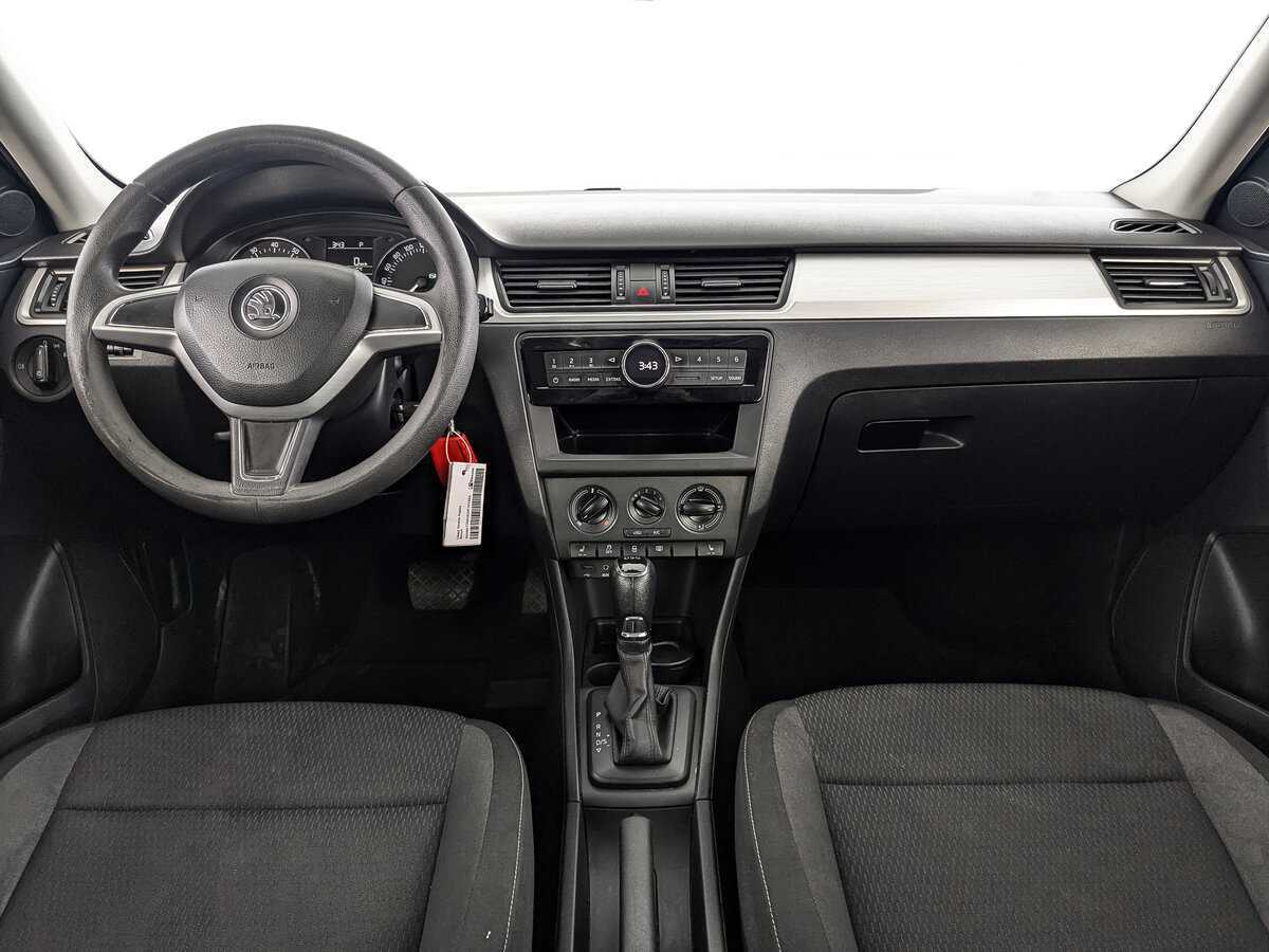 Skoda Rapid с пробегом — 2015 год. Фото: #9