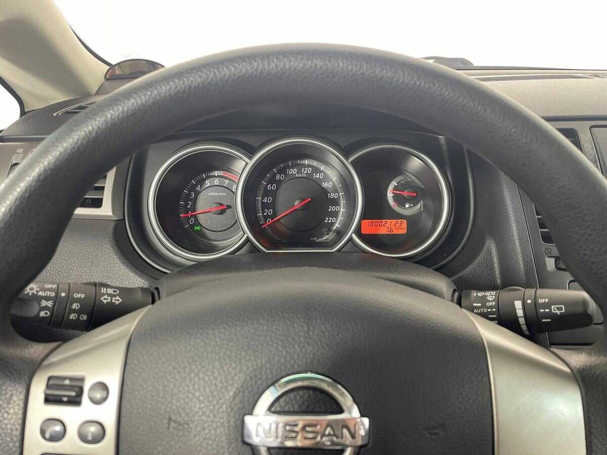 Nissan Tiida с пробегом — 2013 год. Фото: #10