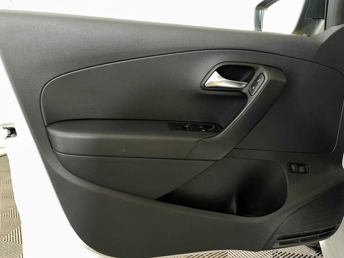 Volkswagen Polo с пробегом — 2017 год. Фото: #7