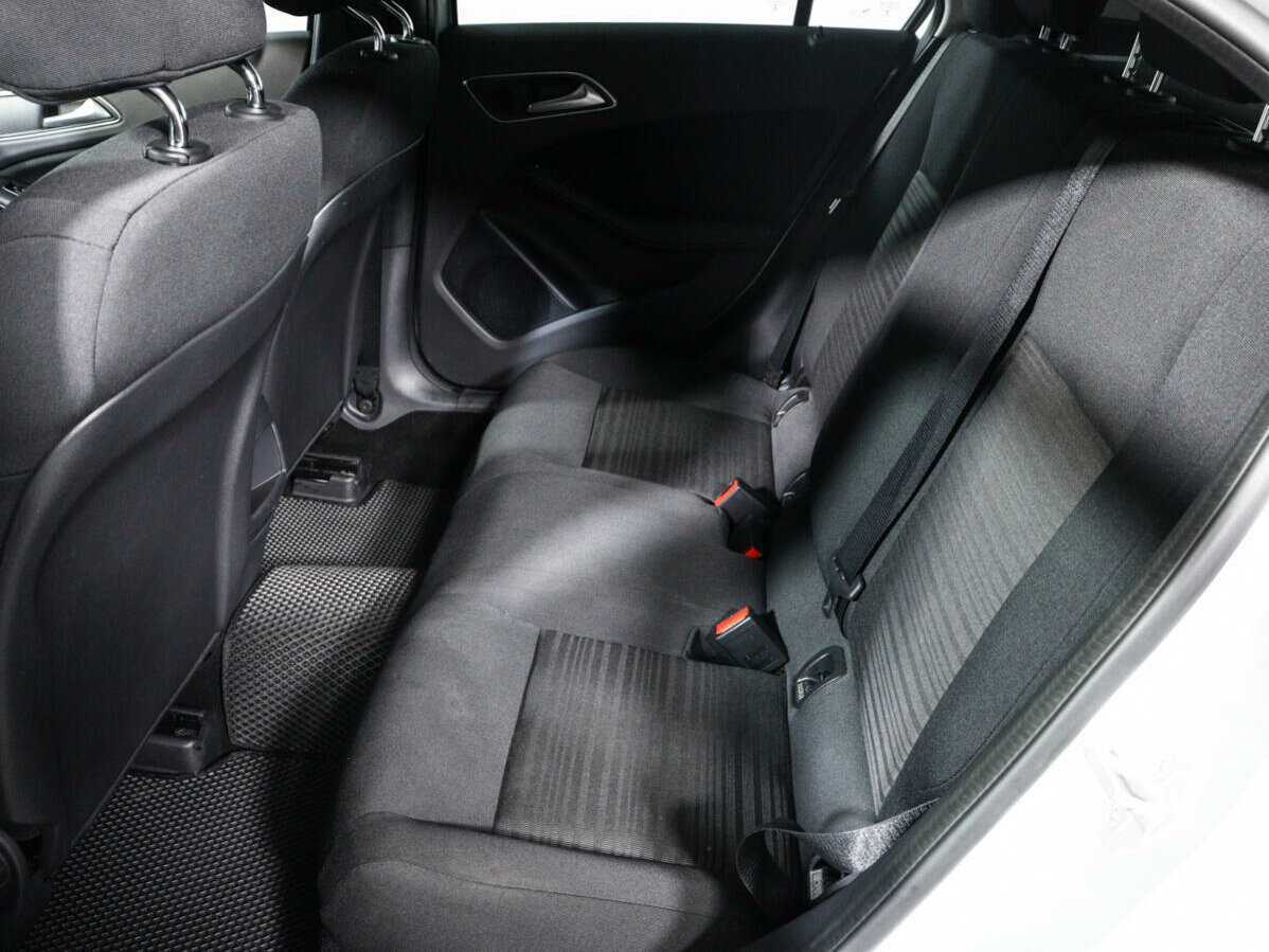 Mercedes-Benz A-Класс с пробегом — 2015 год. Фото: #9