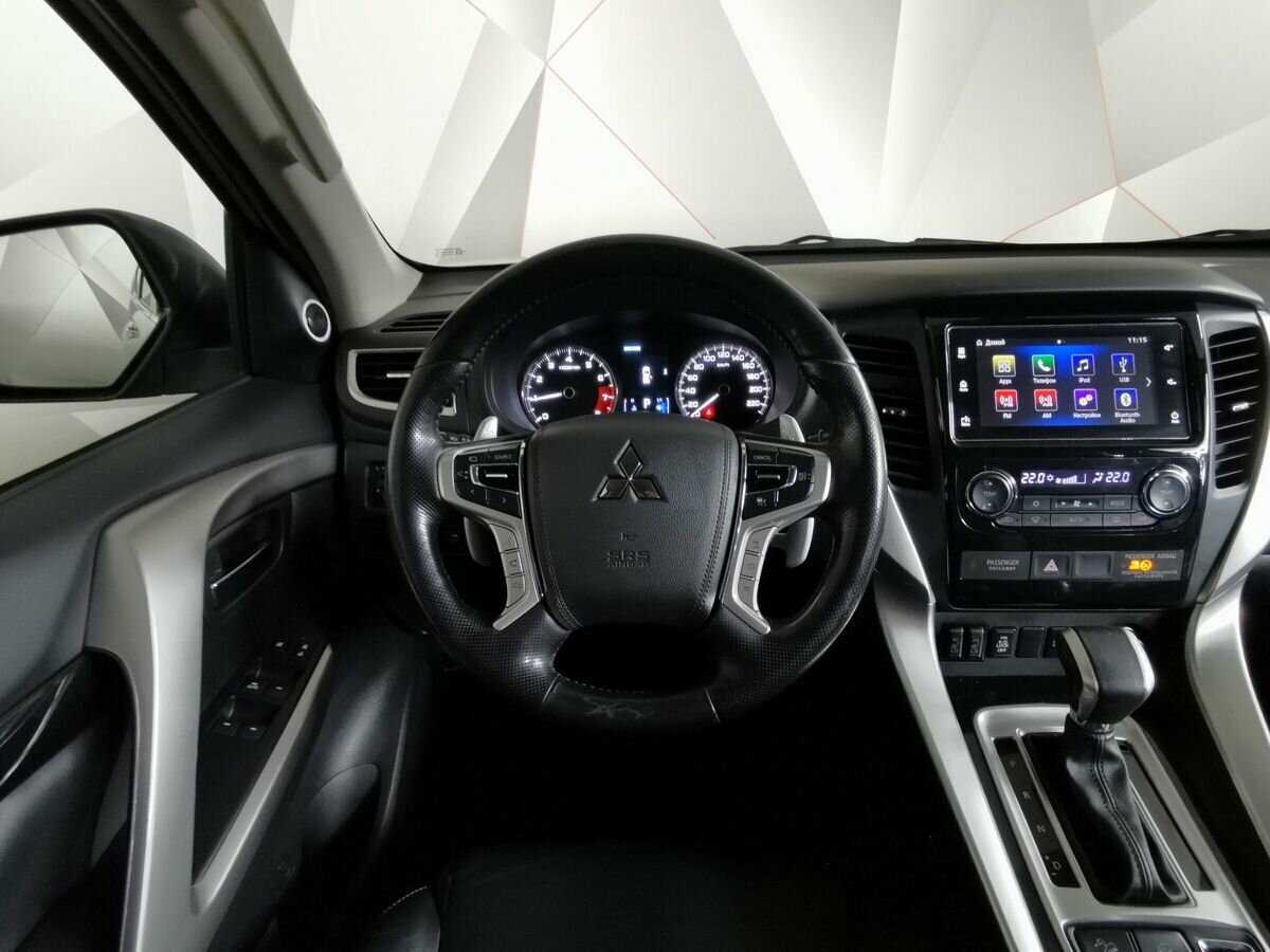 Mitsubishi Pajero Sport с пробегом — 2017 год. Фото: #14