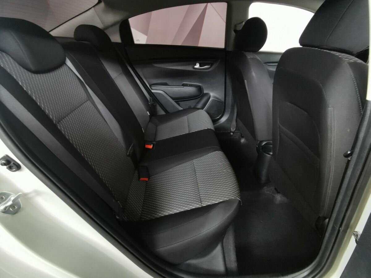 Kia Rio с пробегом — 2018 год. Фото: #11