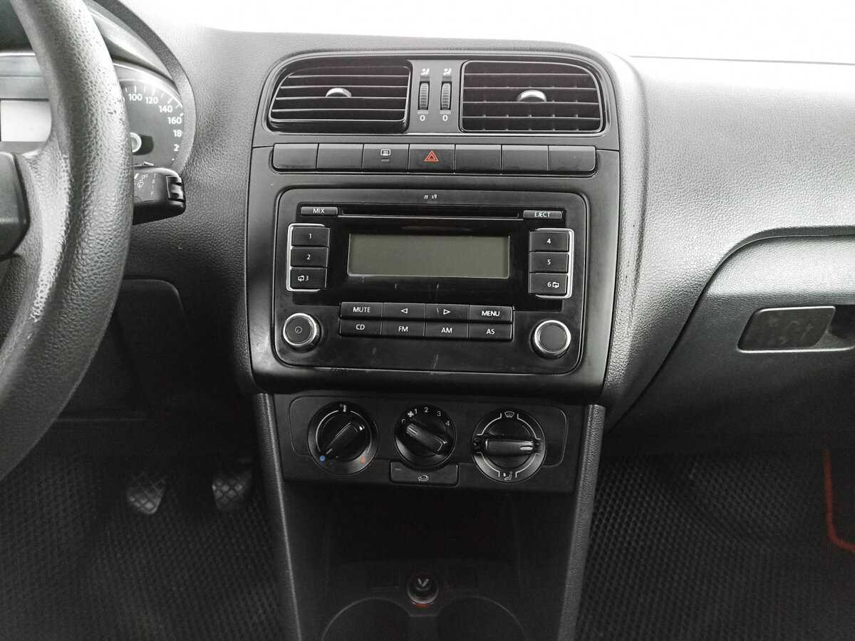 Volkswagen Polo с пробегом — 2012 год. Фото: #12