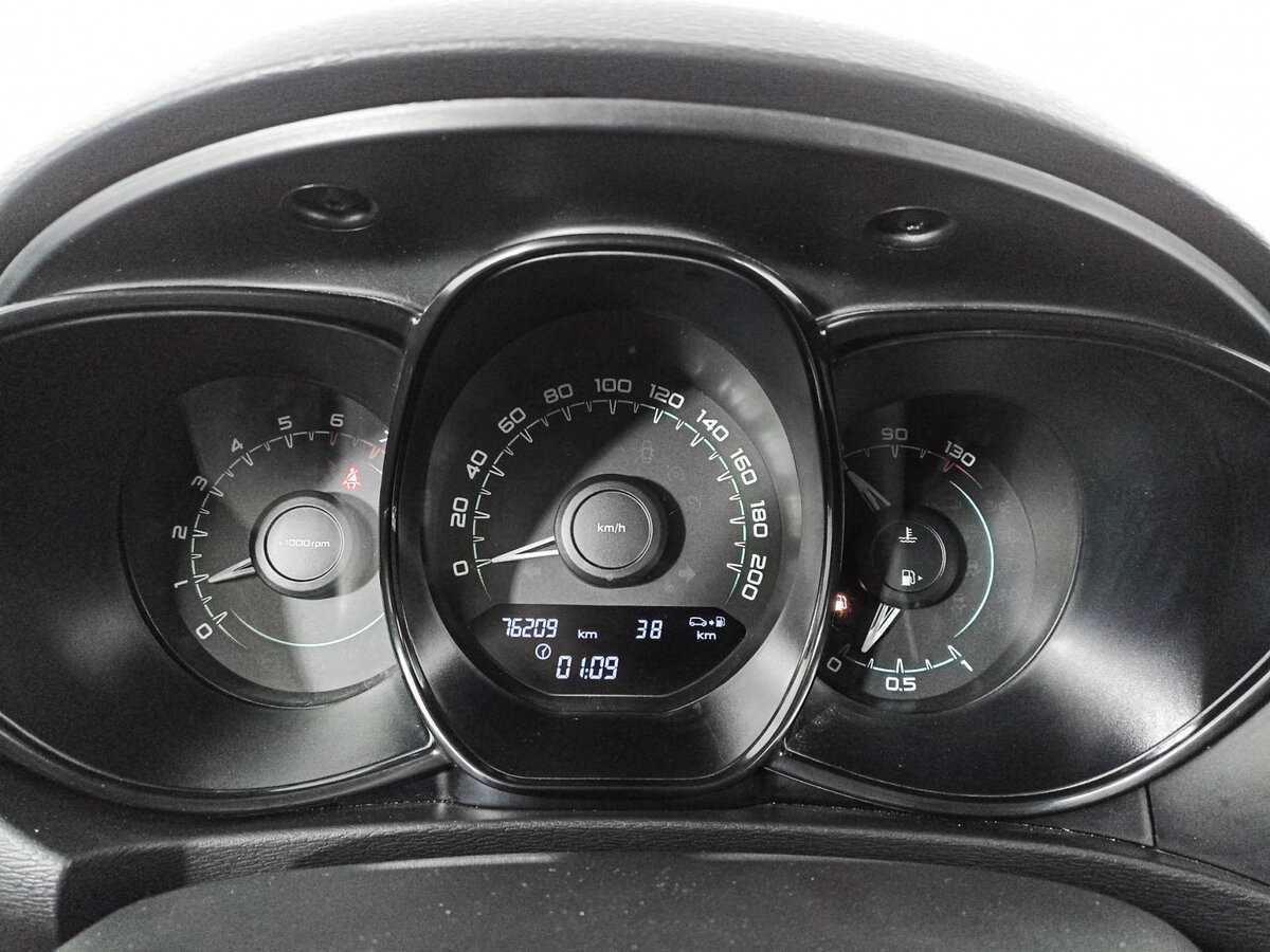 Lada (ВАЗ) Vesta с пробегом — 2017 год. Фото: #12