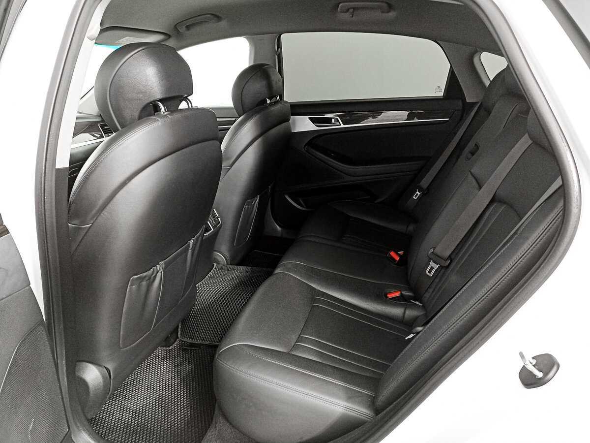 Hyundai Genesis с пробегом — 2016 год. Фото: #9