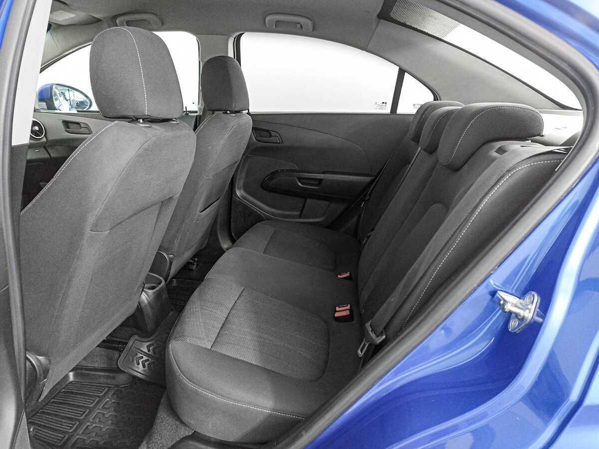 Chevrolet Aveo с пробегом — 2012 год. Фото: #9