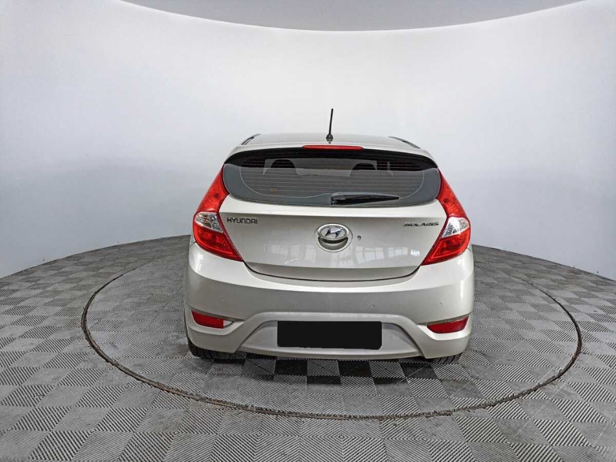 Hyundai Solaris с пробегом — 2012 год. Фото: #5