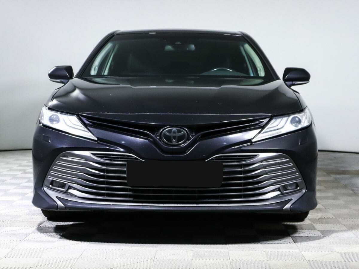 Toyota Camry с пробегом — 2018 год. Фото: #1
