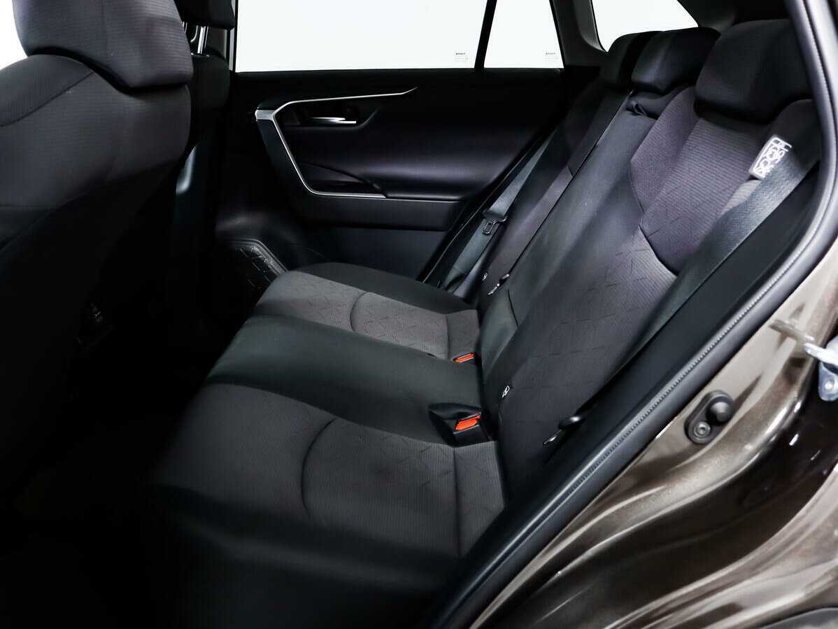 Toyota RAV4 с пробегом — 2020 год. Фото: #11