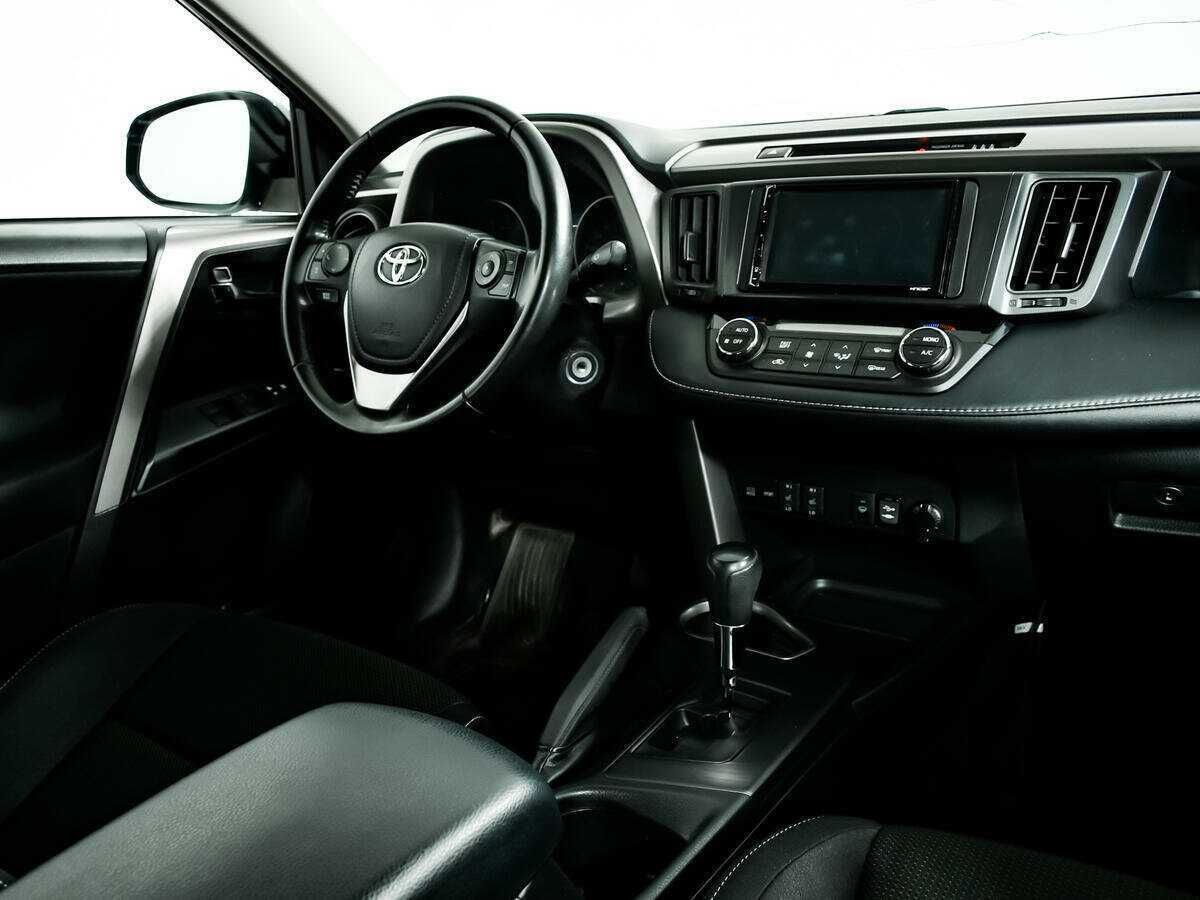 Toyota RAV4 с пробегом — 2018 год. Фото: #8