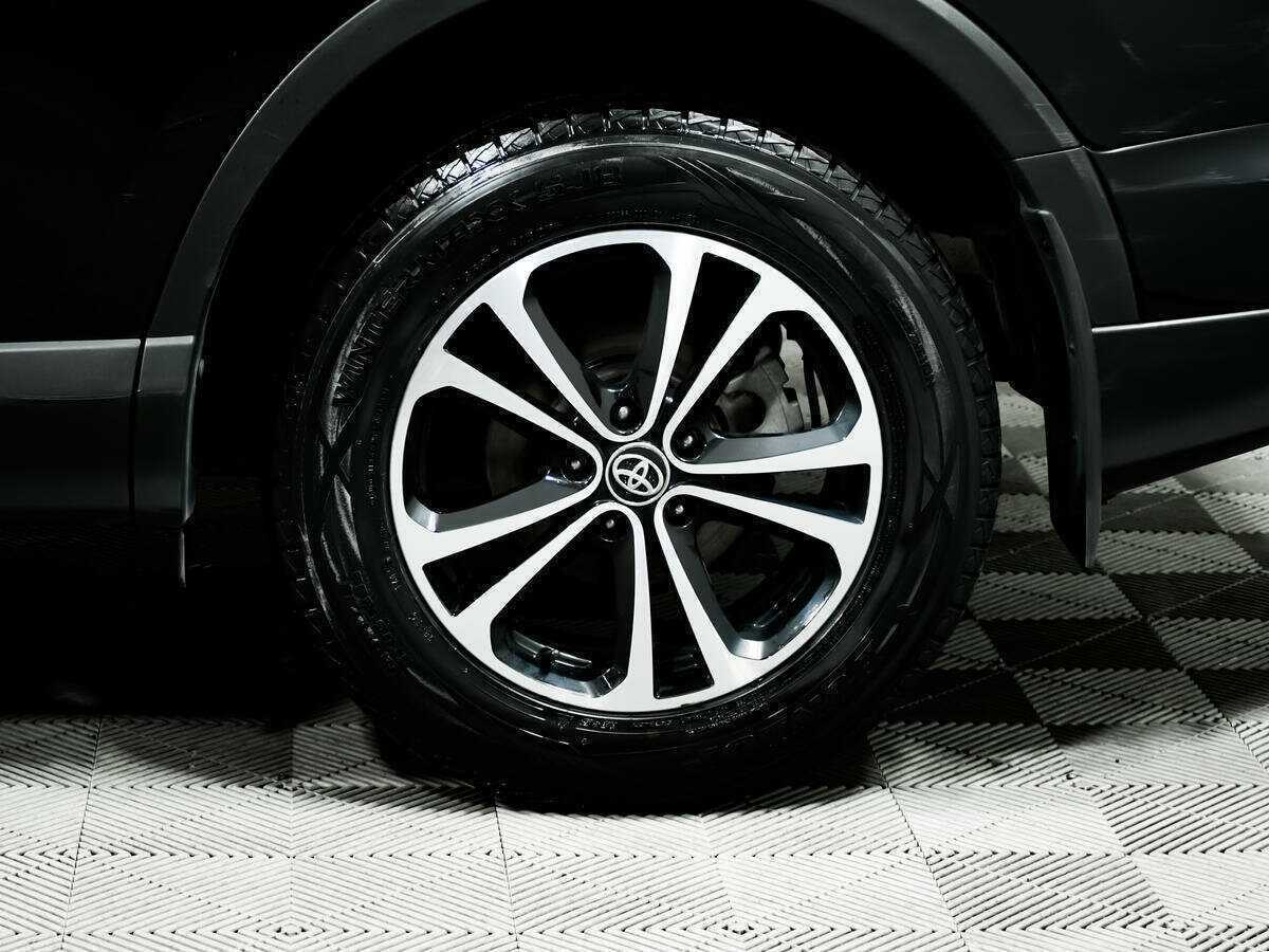 Toyota RAV4 с пробегом — 2018 год. Фото: #13