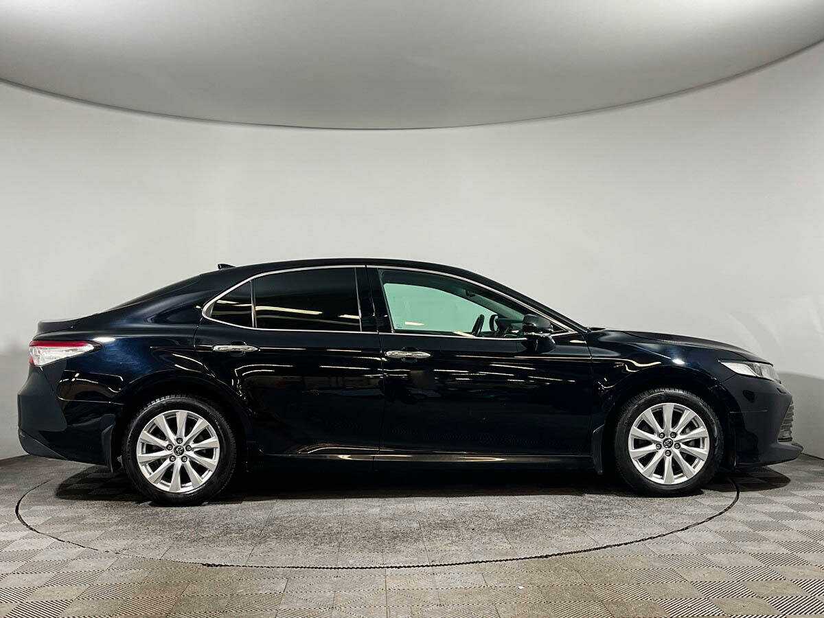 Toyota Camry с пробегом — 2018 год. Фото: #3