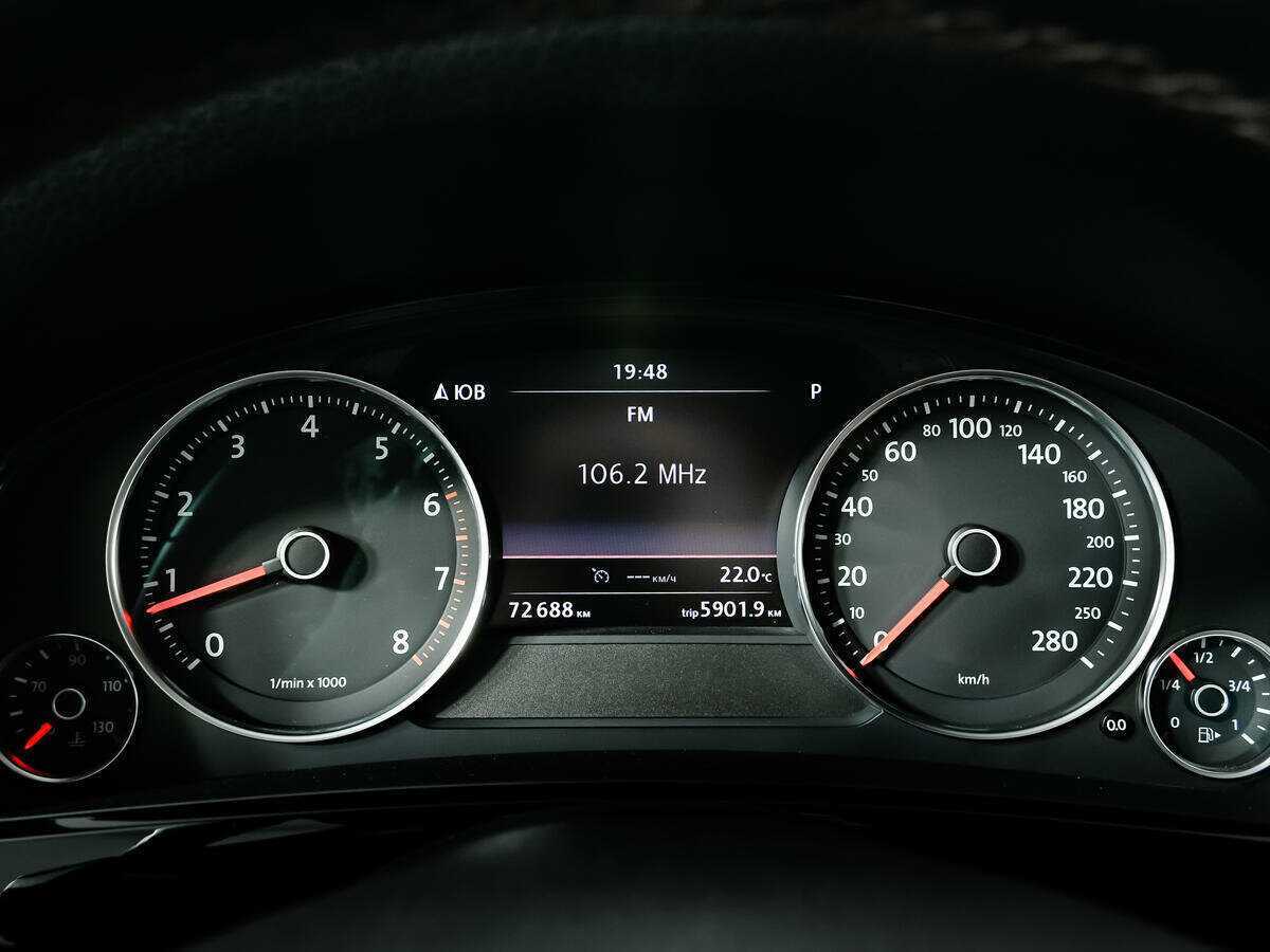 Volkswagen Touareg с пробегом — 2014 год. Фото: #9