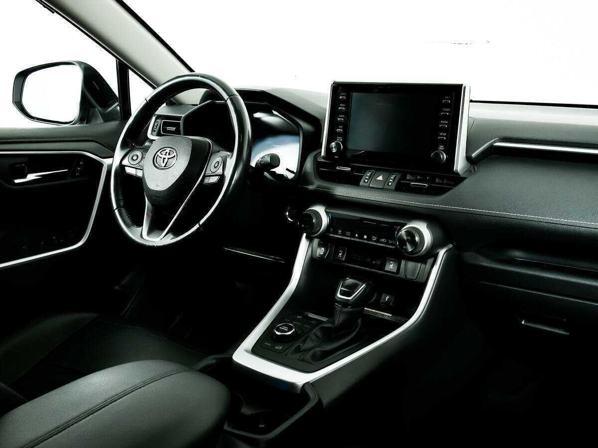 Toyota RAV4 с пробегом — 2020 год. Фото: #8