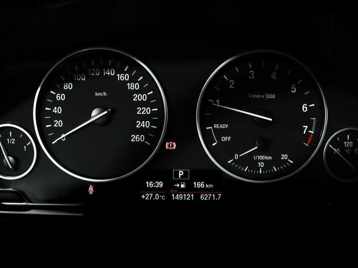 BMW 3 серии с пробегом — 2016 год. Фото: #12