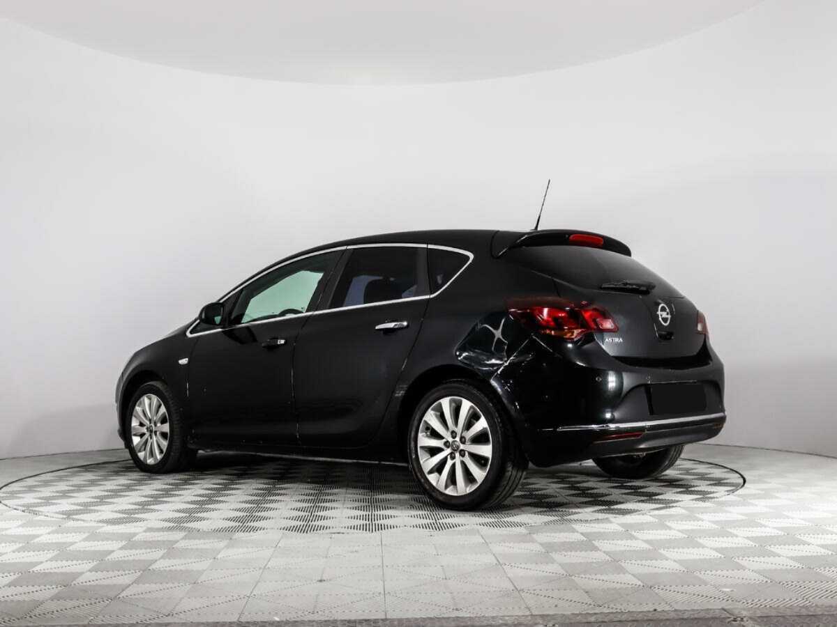 Opel Astra с пробегом — 2013 год. Фото: #6