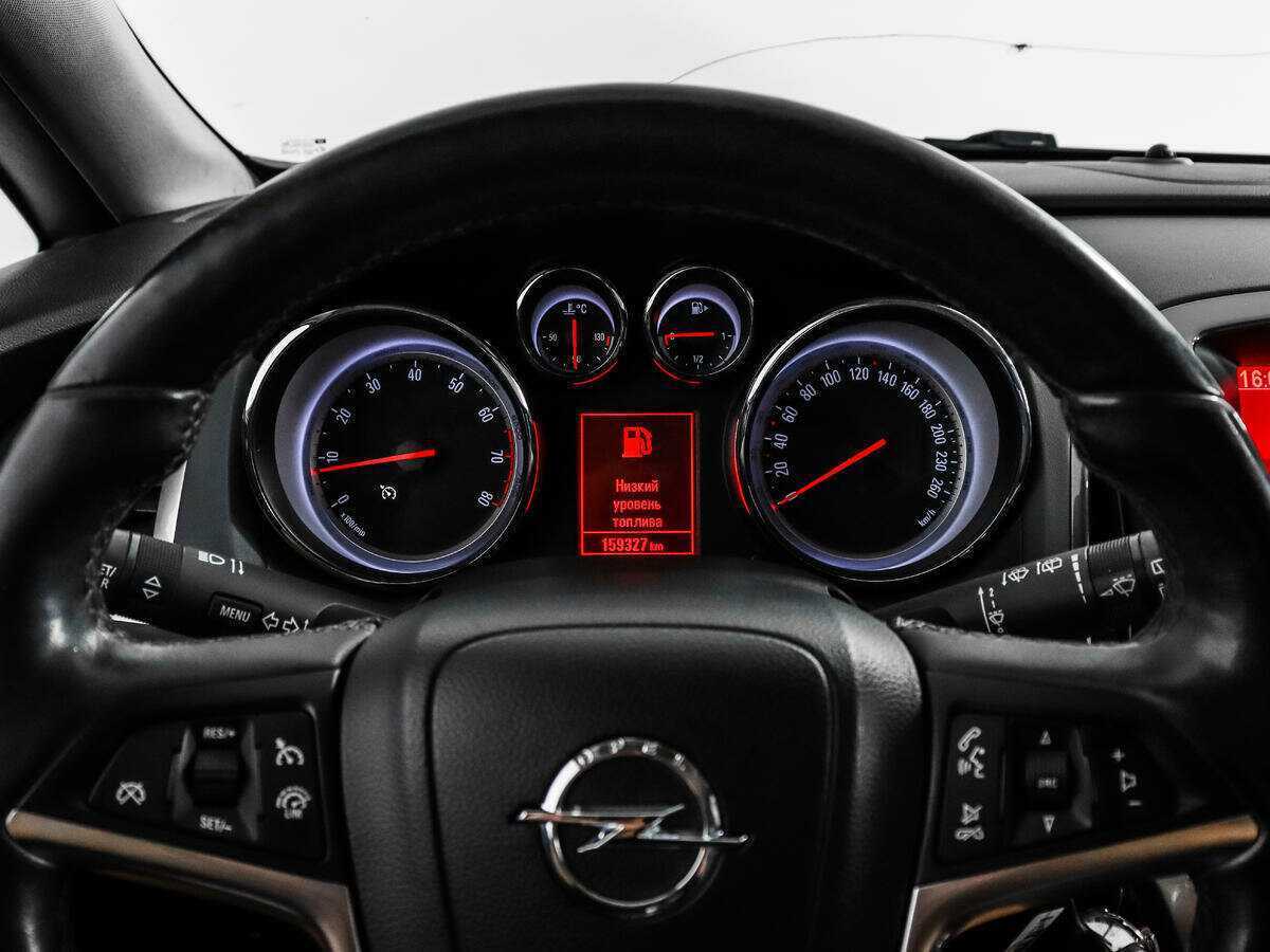 Opel Astra с пробегом — 2013 год. Фото: #14