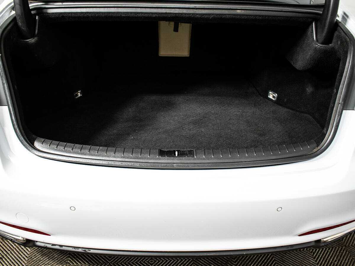 Hyundai Genesis с пробегом — 2015 год. Фото: #8