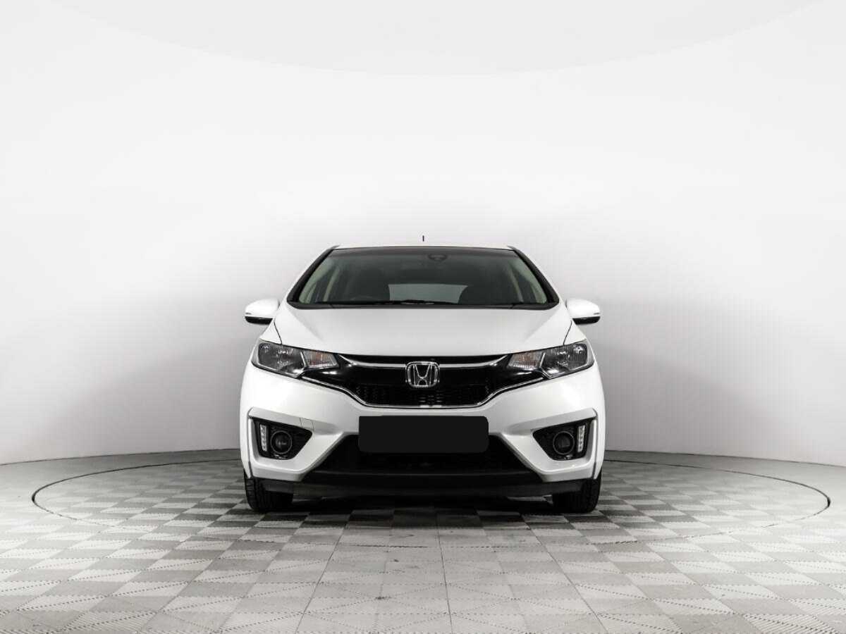 Honda Fit с пробегом — 2015 год. Фото: #1