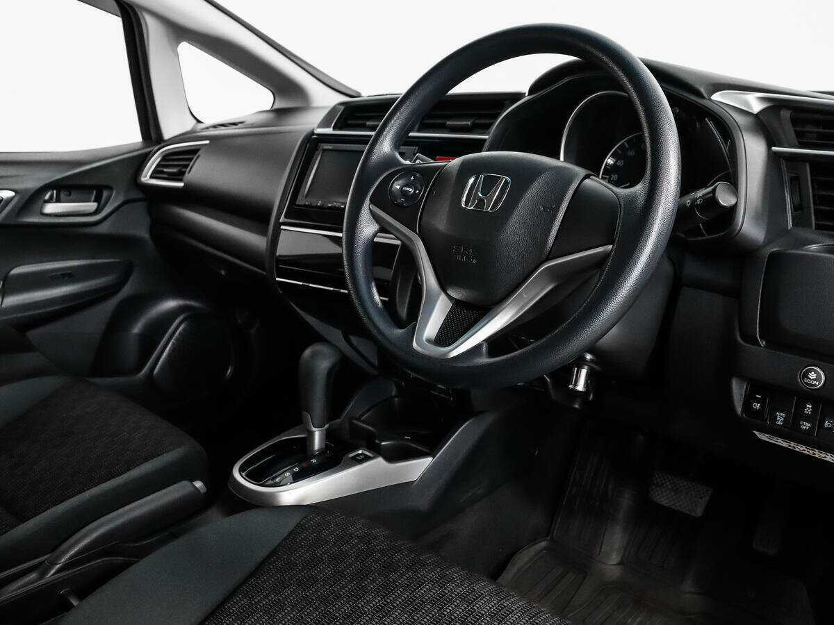 Honda Fit с пробегом — 2015 год. Фото: #8