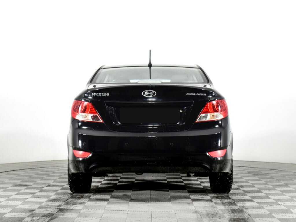 Hyundai Solaris с пробегом — 2012 год. Фото: #3