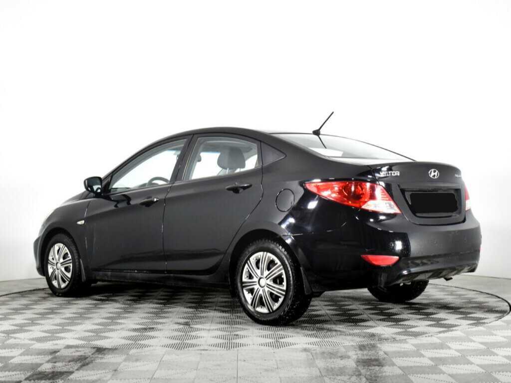 Hyundai Solaris с пробегом — 2012 год. Фото: #4