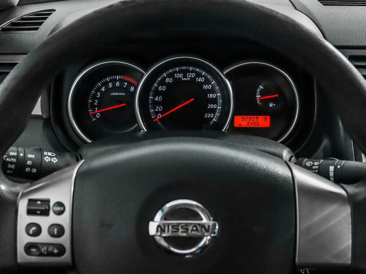 Nissan Tiida с пробегом — 2012 год. Фото: #15