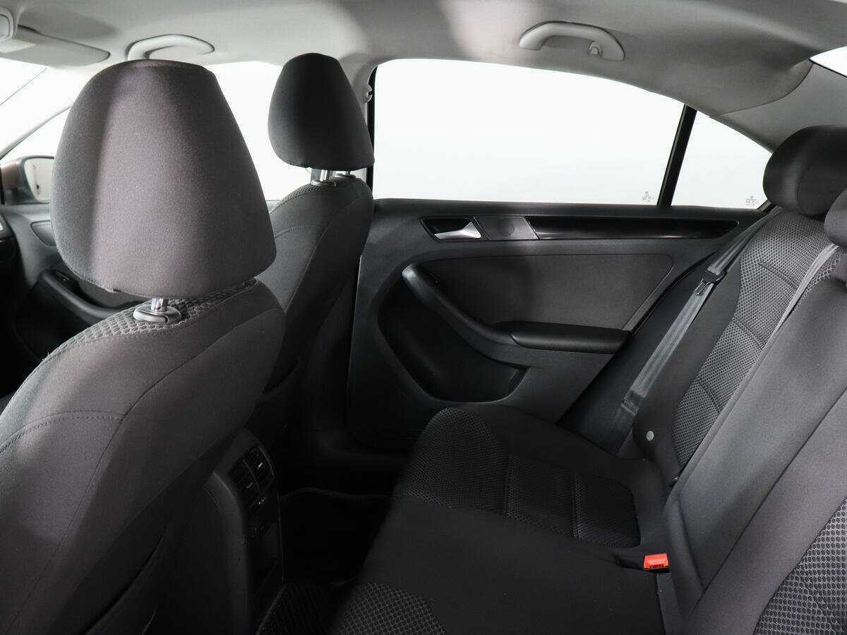 Volkswagen Jetta с пробегом — 2014 год. Фото: #7