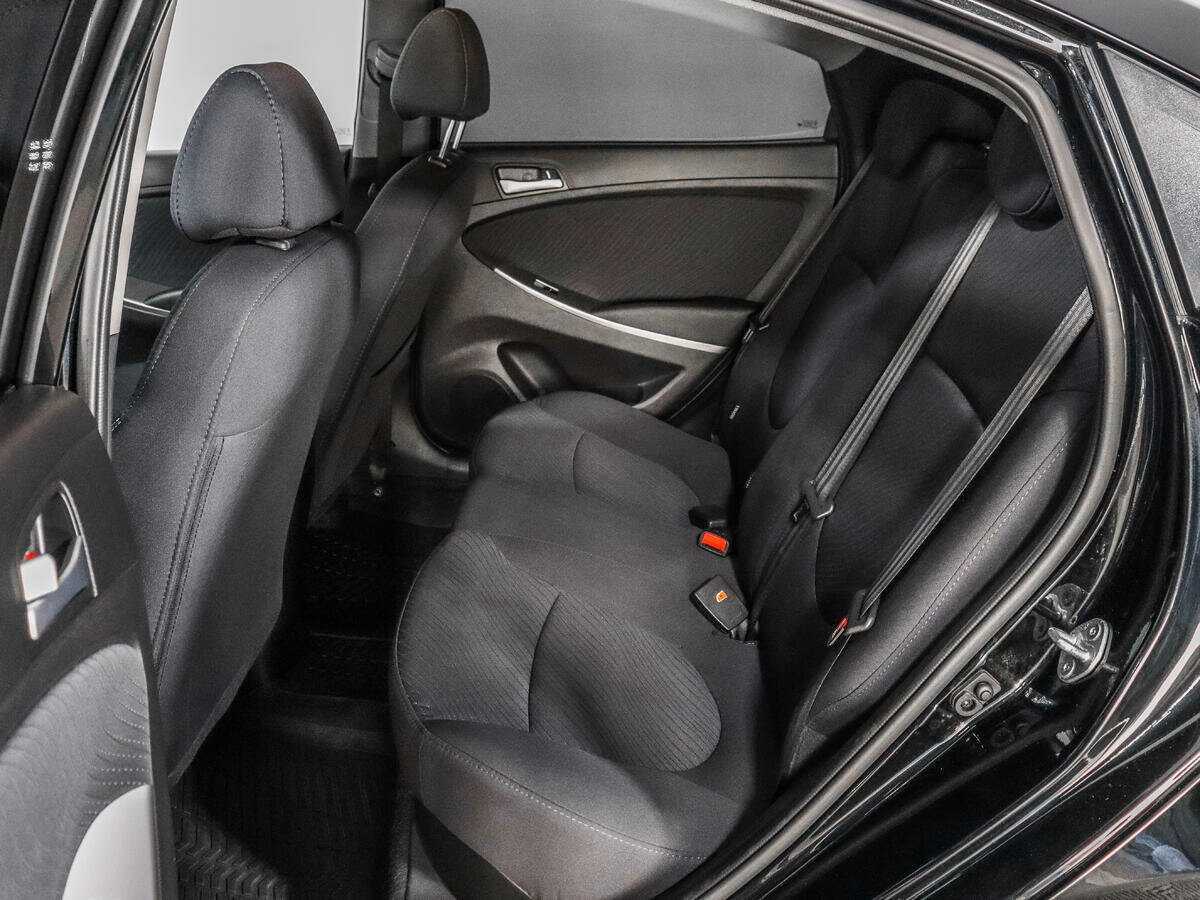 Hyundai Solaris с пробегом — 2015 год. Фото: #10