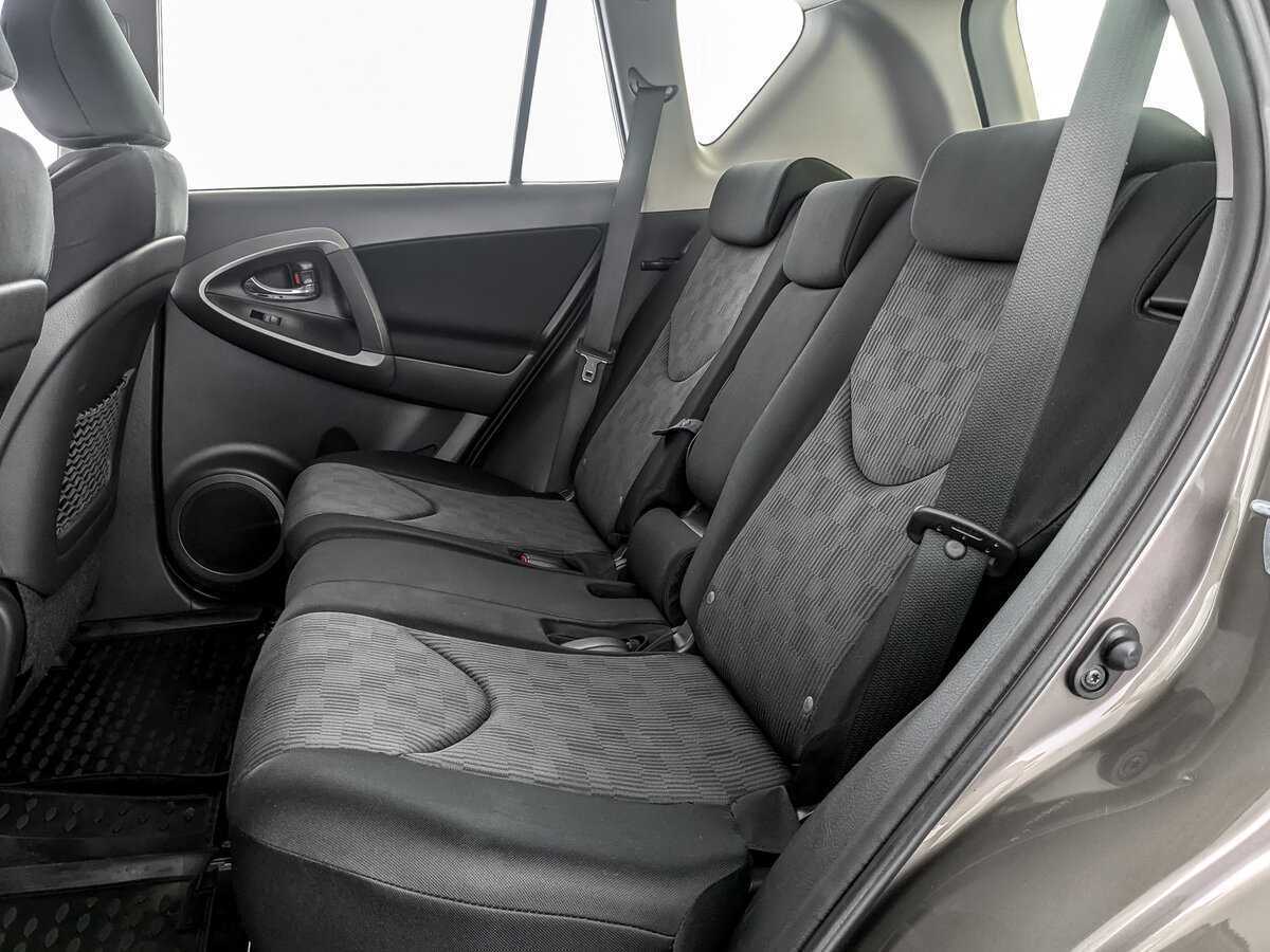 Toyota RAV4 с пробегом — 2012 год. Фото: #11