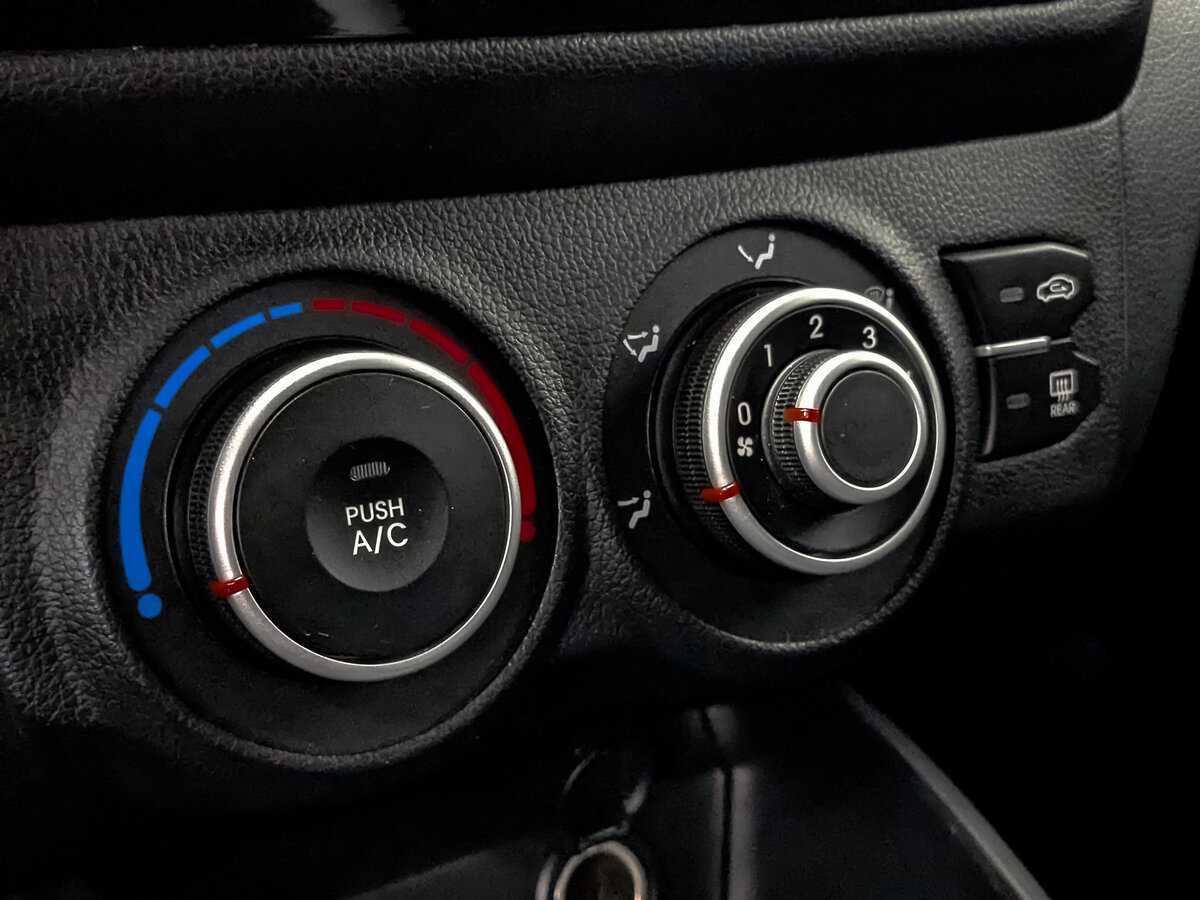 Kia Rio с пробегом — 2012 год. Фото: #20