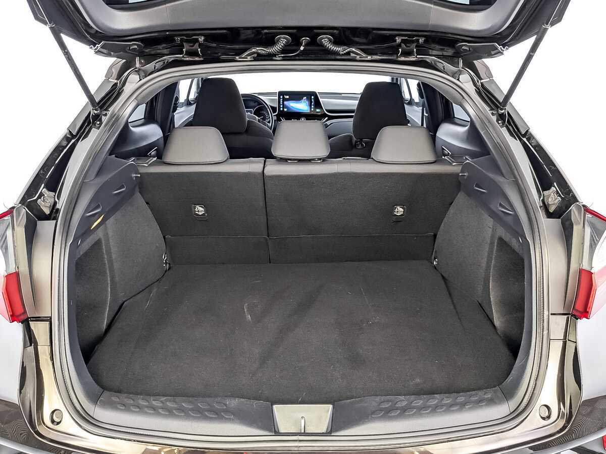 Toyota C-HR с пробегом — 2019 год. Фото: #9