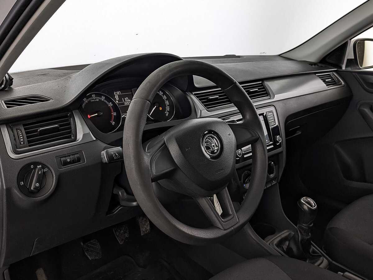 Skoda Rapid с пробегом — 2017 год. Фото: #13