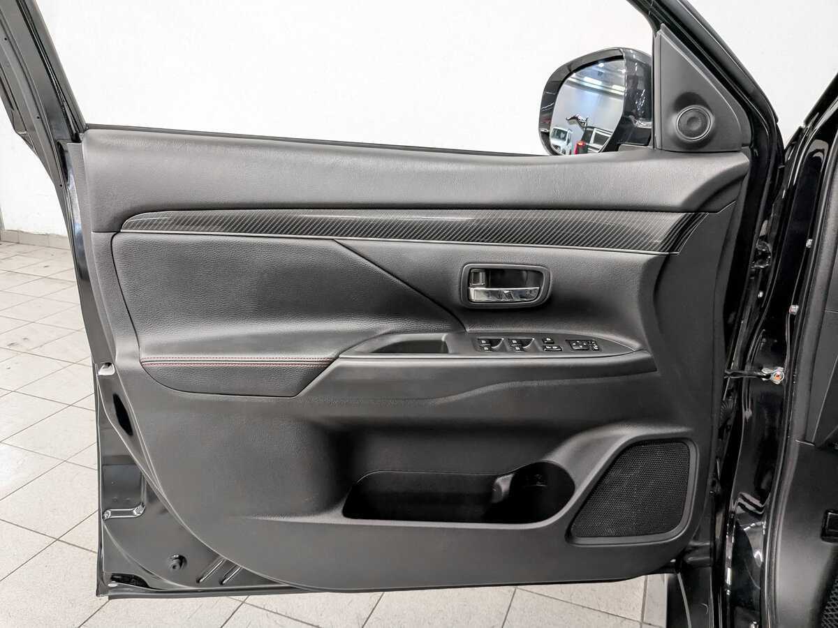 Mitsubishi Outlander с пробегом — 2021 год. Фото: #16