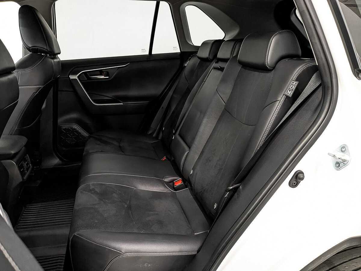 Toyota RAV4 с пробегом — 2021 год. Фото: #15