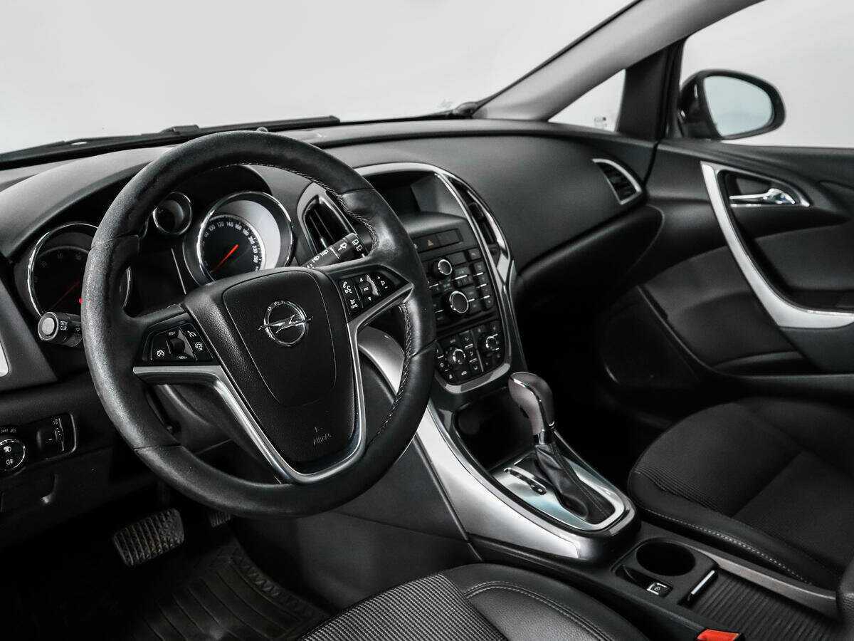Opel Astra с пробегом — 2013 год. Фото: #8