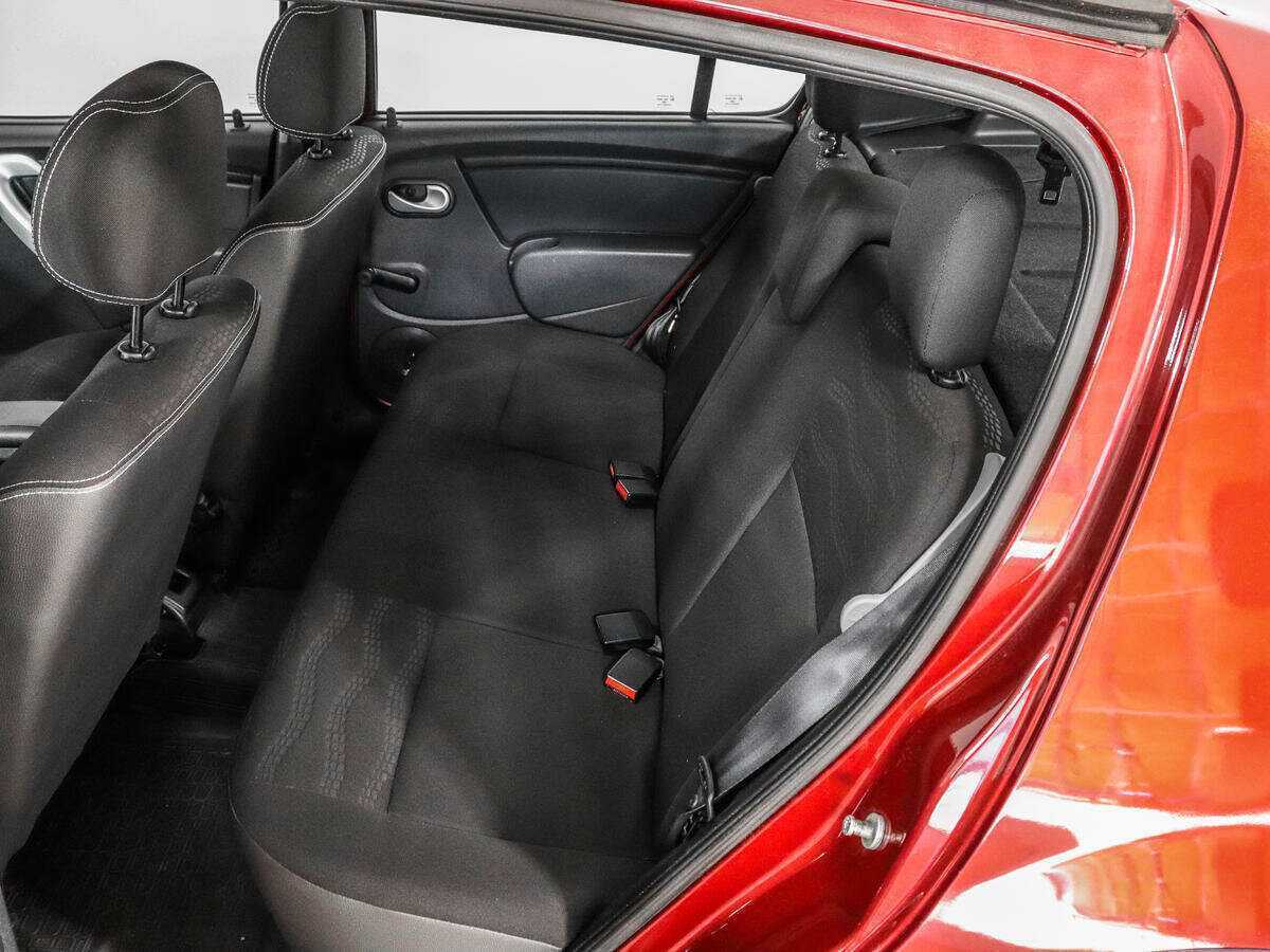 Renault Sandero с пробегом — 2014 год. Фото: #9
